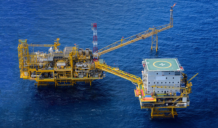 Offshore Oil Rigs - Helicopter Recovery Services