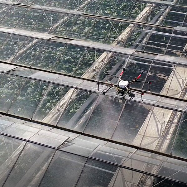 Drone application of greenhouse shading agents on the roof of a greenhouse