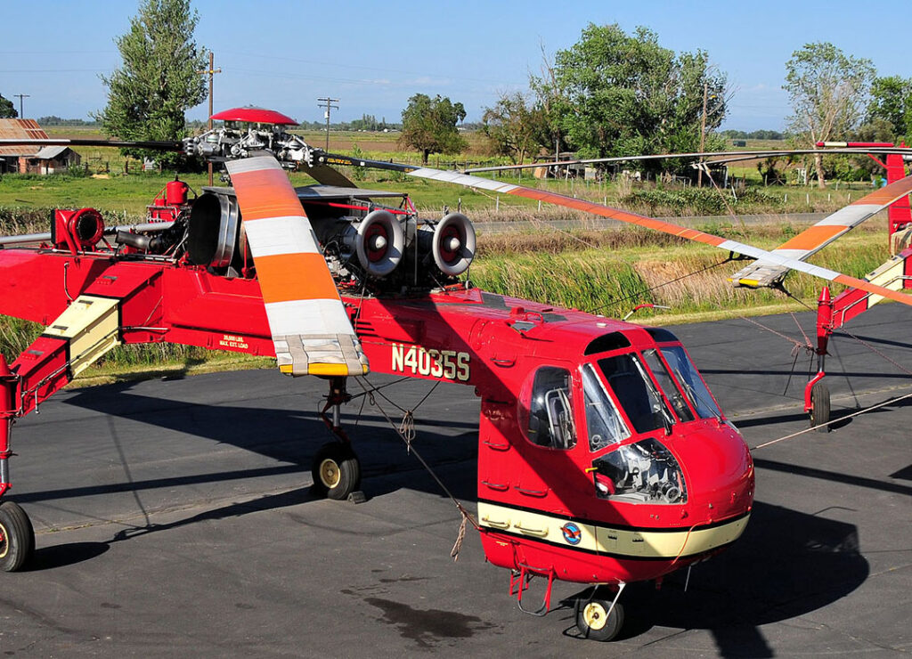 A Sikorsky S-64E, the helicopter utilized for the drill rig heavy-lift | Photo: sillerhelicopters.com
