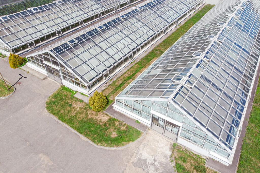 Determine when to apply greenhouse shading