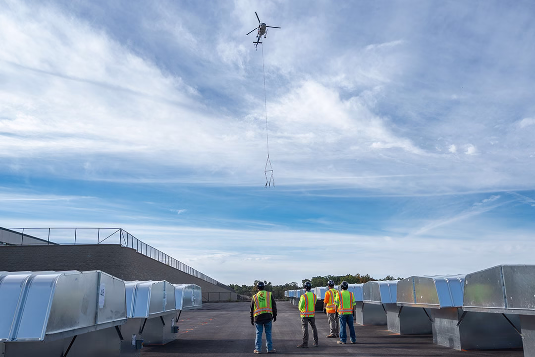 The H125 flies in for another pick. | Photo: Kayla Ebner