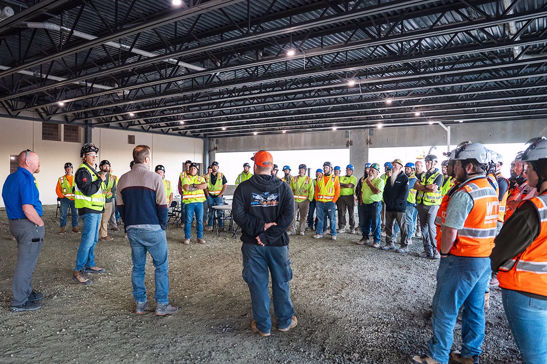 Pre-Lift briefing | Photo: Kayla Ebner