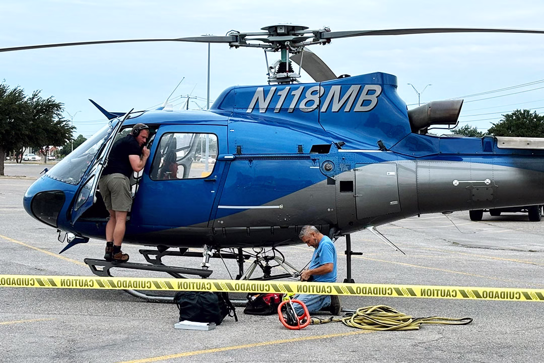 The rigging crew prepares for the lift.