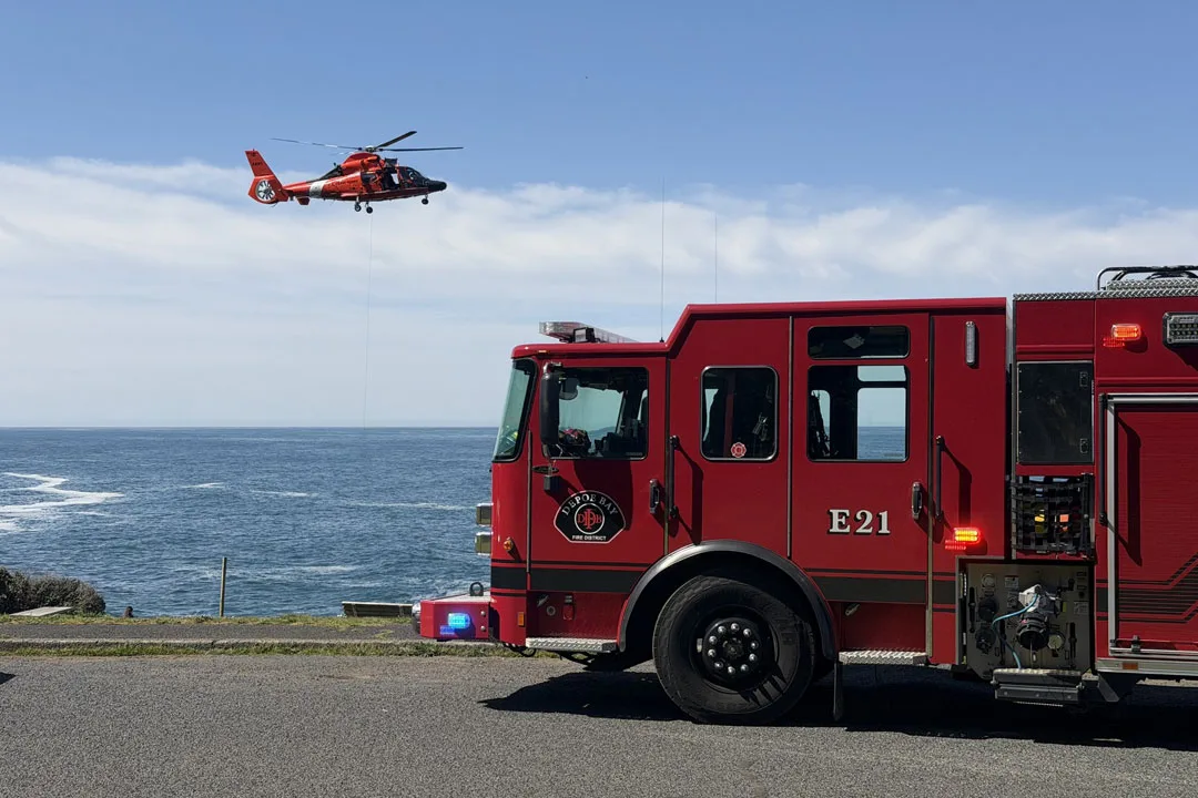 A Coast Guard MH-65 Dolphin helicopter crew from Air Facility Newport | Photo: Depoe Bay Fire District