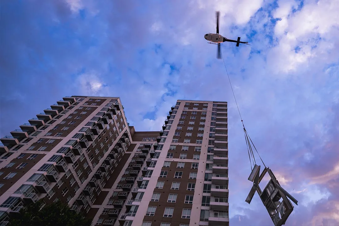 The aircraft swiftly flies a frame section past nearby high rises. This demonstrates why airborne precision is the fastest path to success. | Photo: Damon Bowe